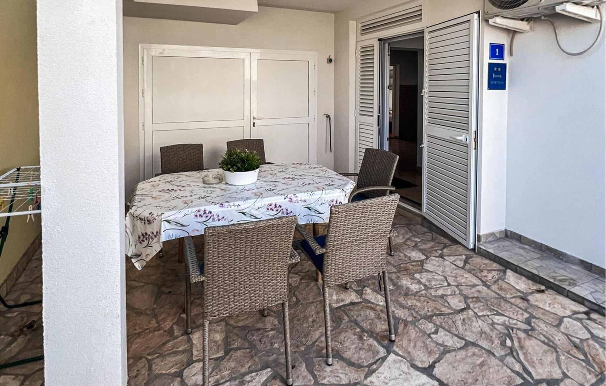 Beautiful Apartment In Vir With Wifi المظهر الخارجي الصورة